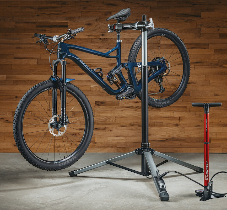 feedback-sports-pro-air-lift-pneumatic-bike-repair-stand-100-lb-capacity image 2