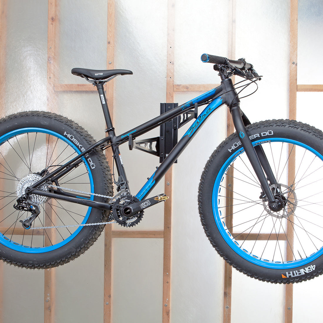 feedback-sports-velo-wall-rack-adjustable-bike-display-rack image 6