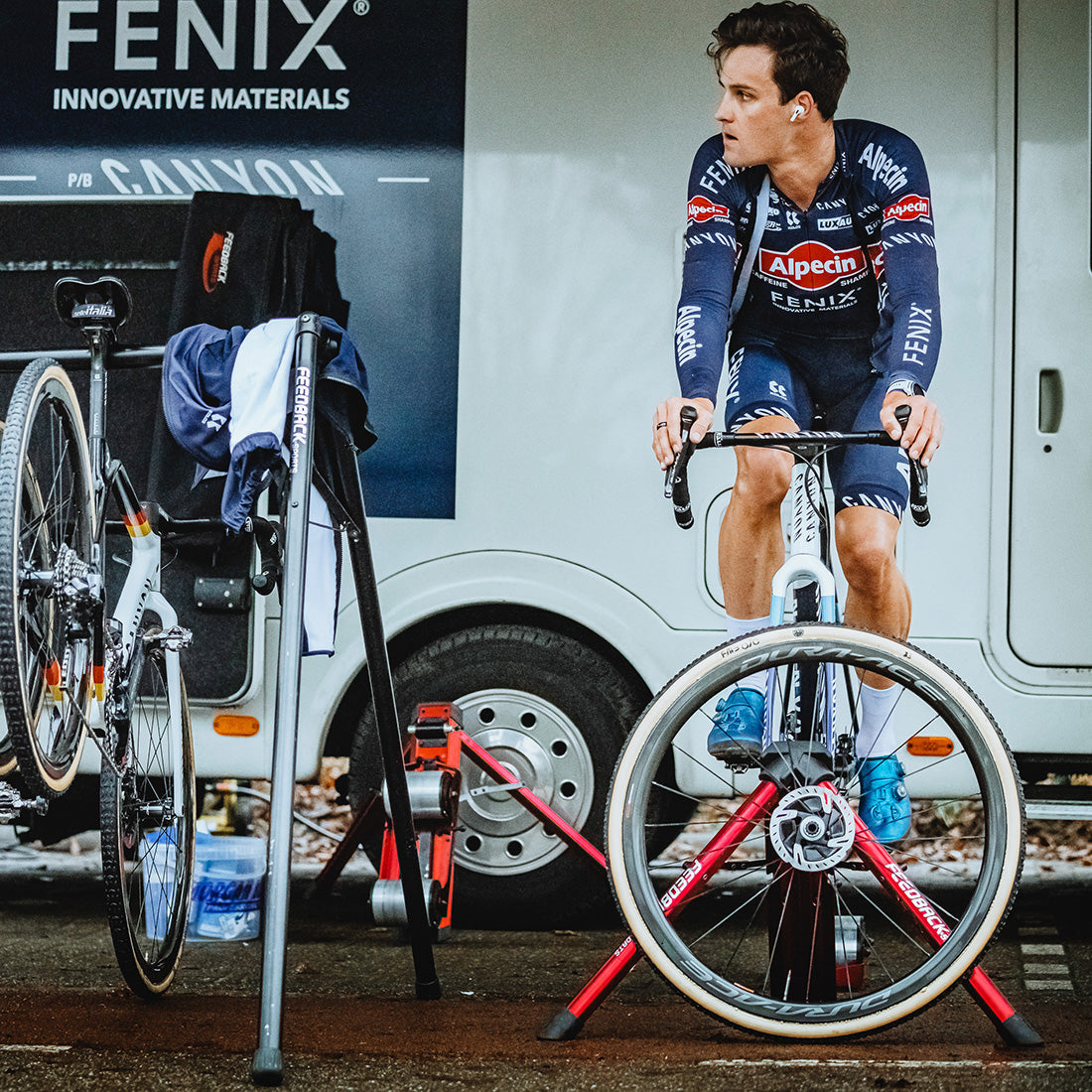 feedback-sports-omnium-zero-drive-bike-trainer-foldable-fork-mount image 6