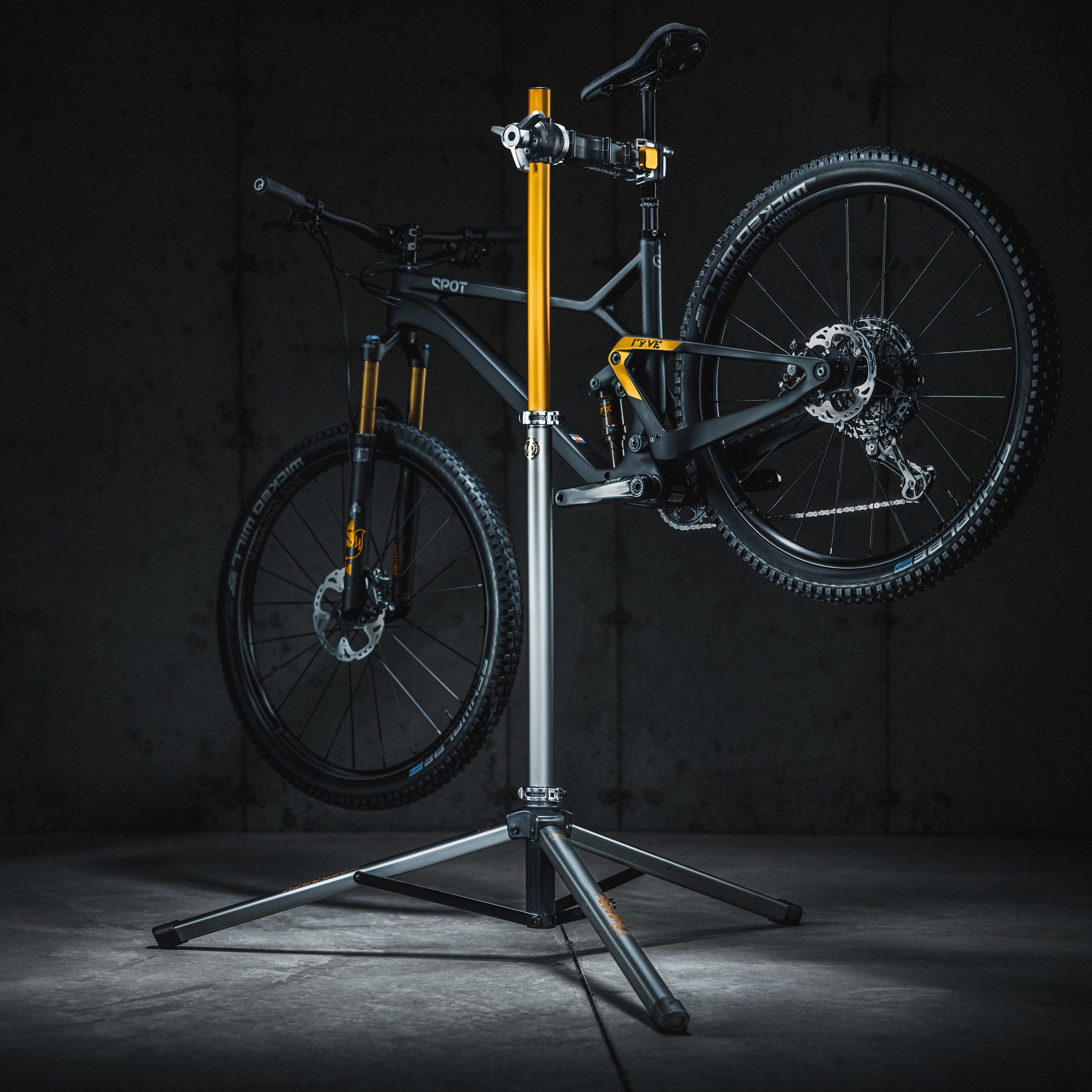 feedback-sports-pro-mechanic-20th-anniversary-limited-edition-bike-repair-stand image 2