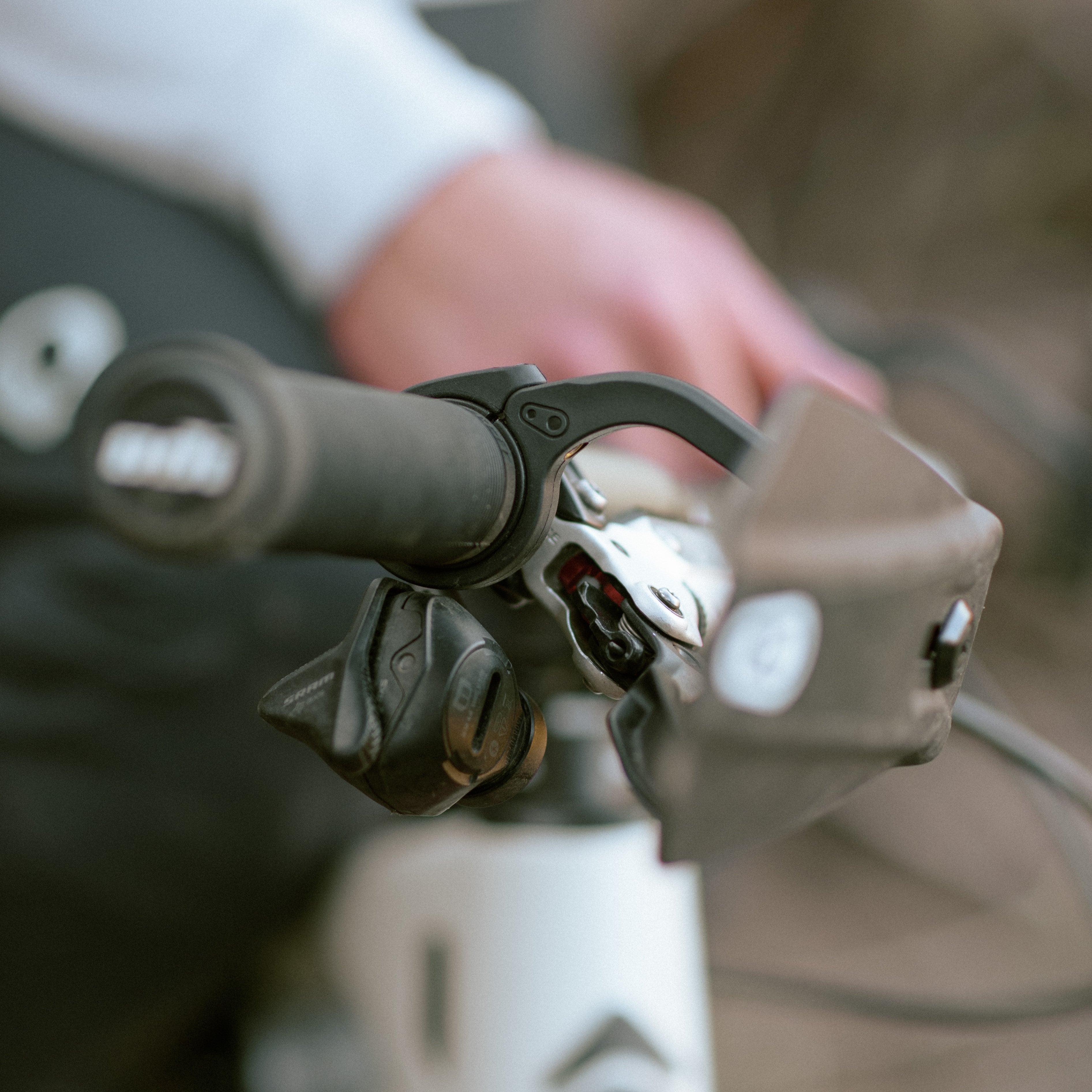 crankbrothers-guardian-integrated-handguard-kit image 6