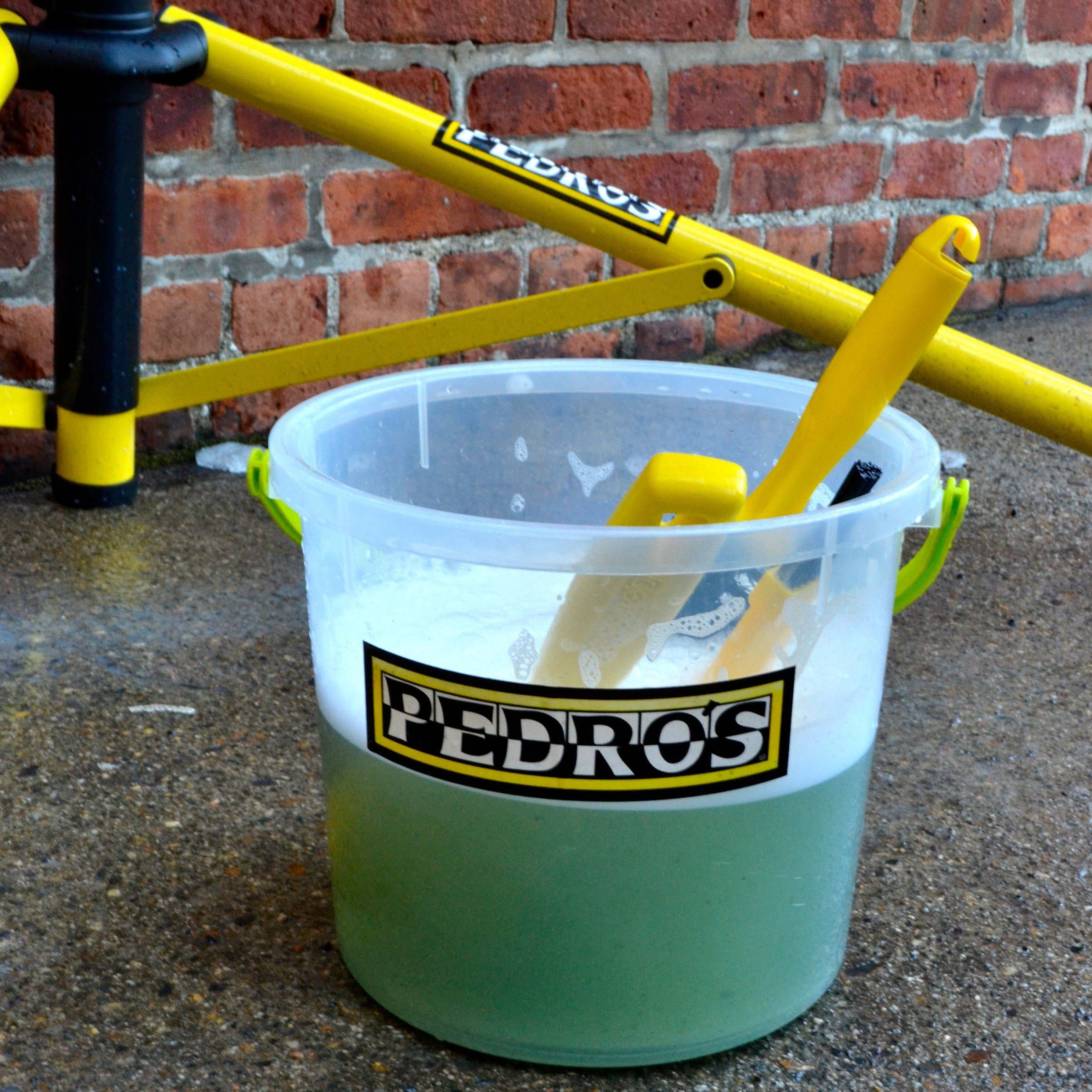 pedro-s-green-fizz-ready-to-use-foaming-bike-wash-spray-rtu-safe-for-disc-brakes image 5