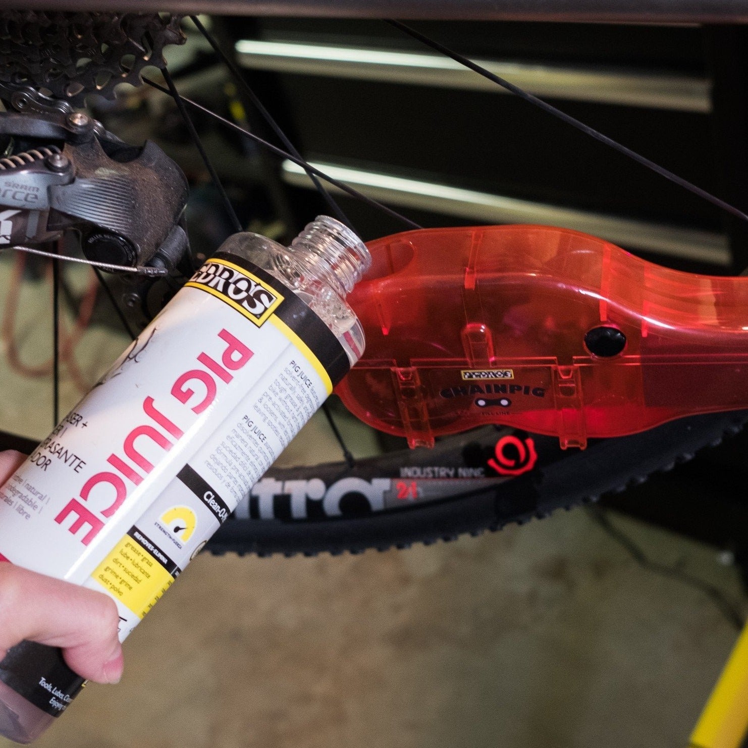 pedro-s-pig-juice-degreaser-cleaner-biodegradable-solvent-free-drivetrain-cleane image 4