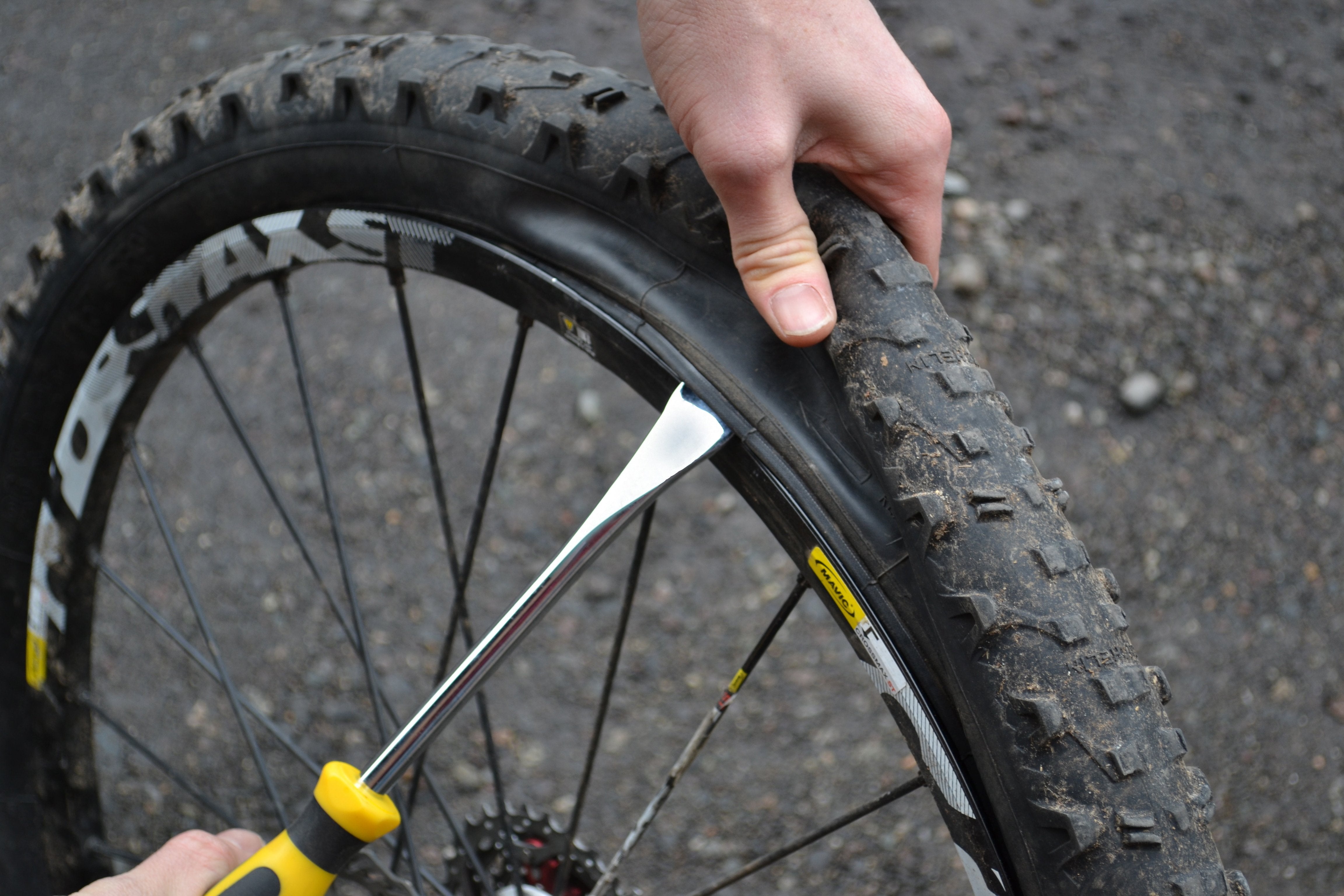 pedro-s-downhill-tire-lever-steel-ergonomic-handle image 3
