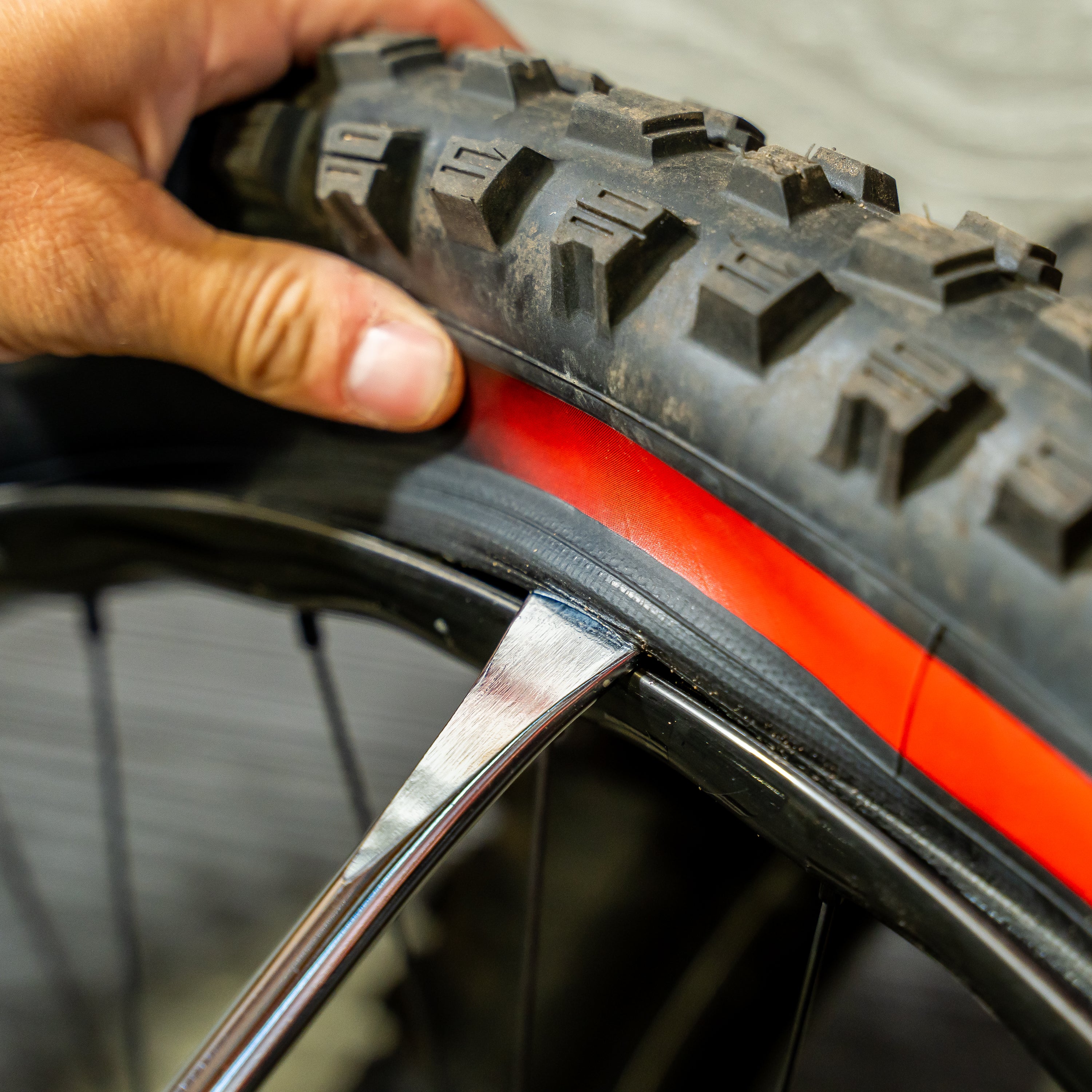 pedro-s-downhill-tire-lever-ii-steel-tire-lever-with-screwdriver-handle image 5