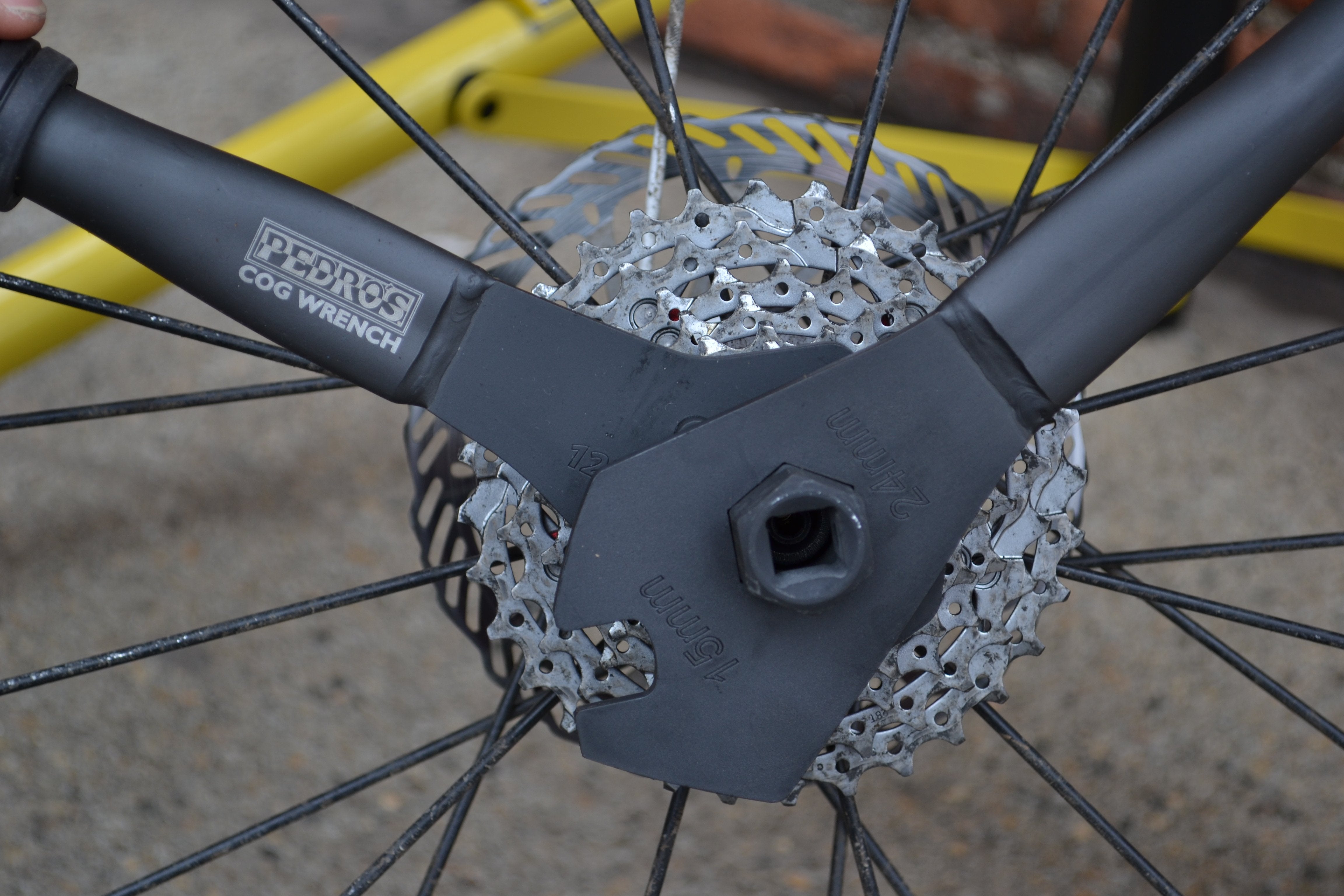 pedro-s-cog-wrench-discontinued-replaced-by-pro-chain-whip image 5
