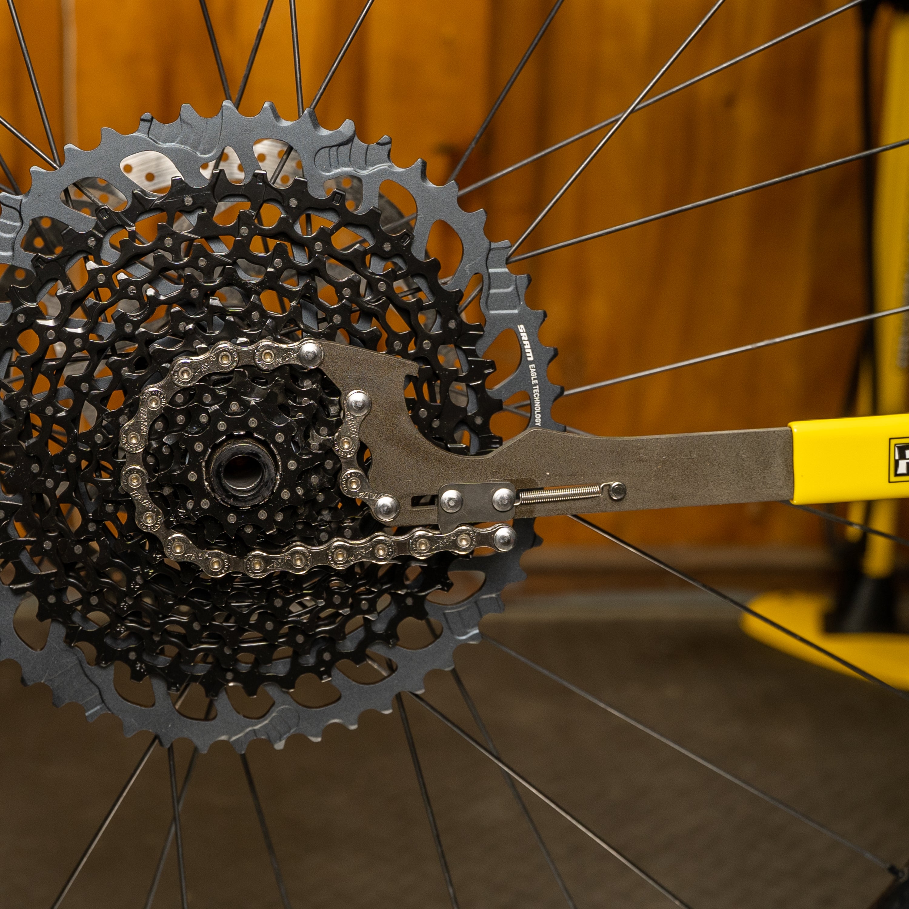 pedro-s-pro-chain-whip-6-13-speed-integrated-lockring-wrench-discontinued image 6
