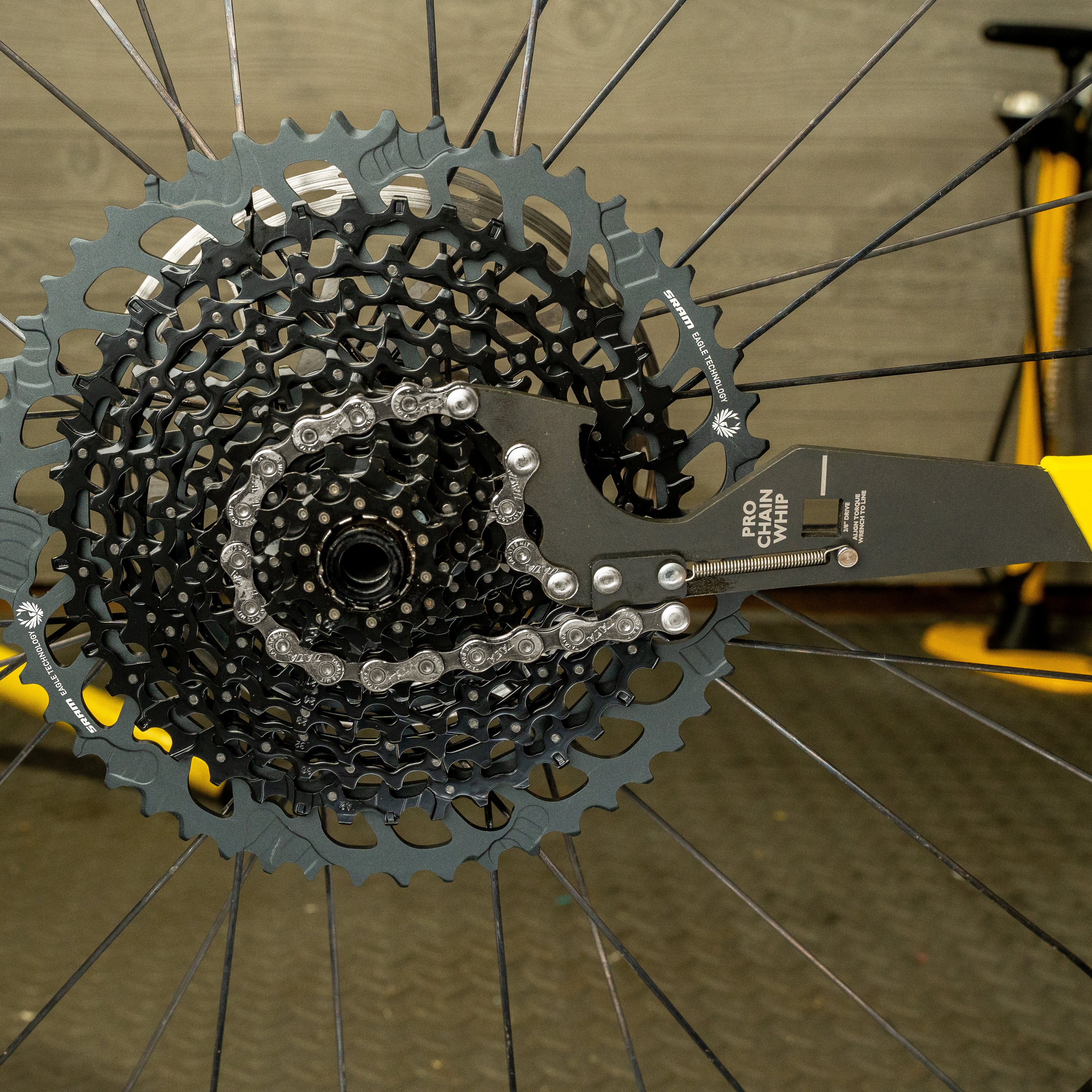 pedro-s-pro-chain-whip-ii-6-13-speed-chain-whip-fixed-gear-lockring-wrench image 7