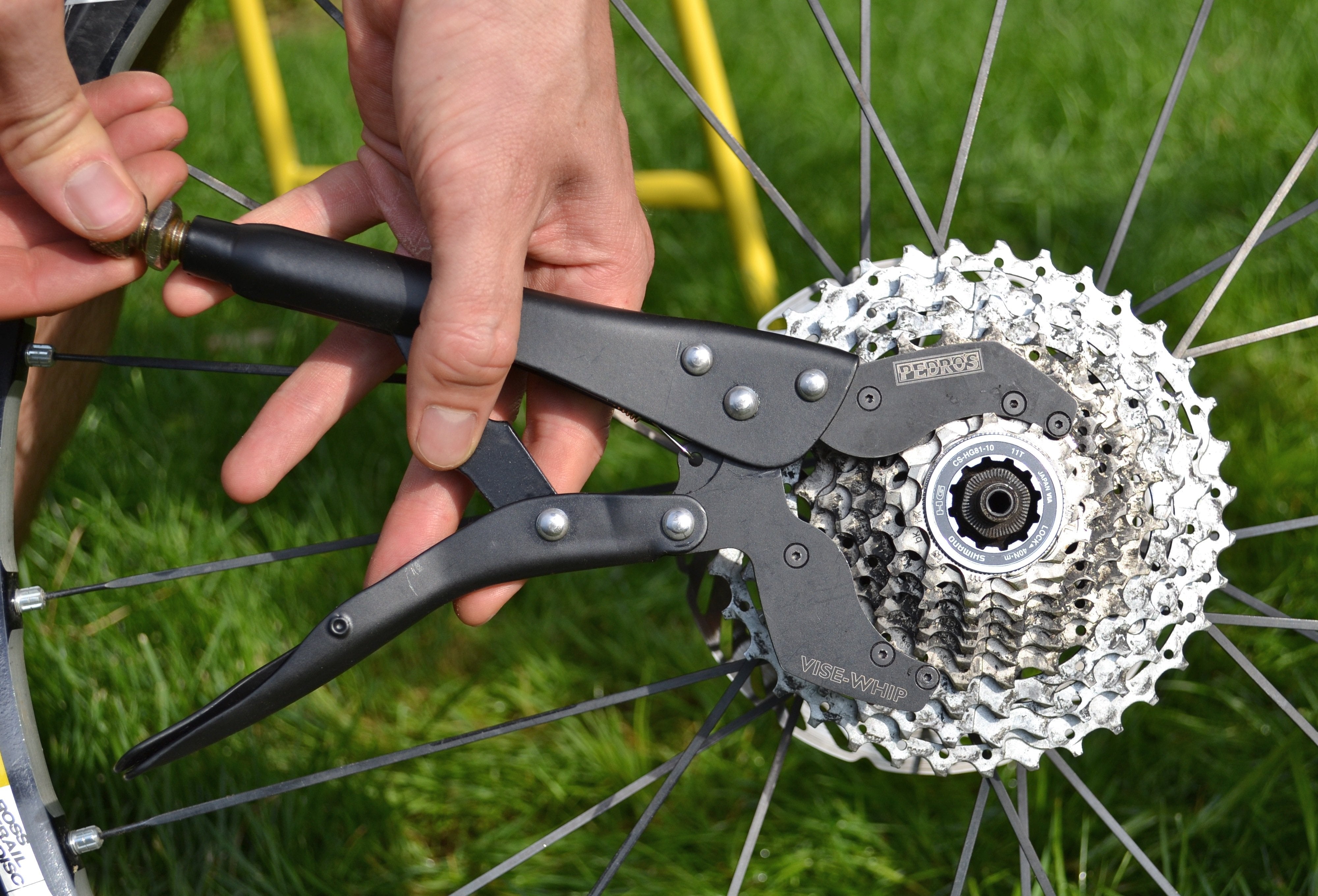 pedro-s-vise-whip-original-plier-style-cassette-removal-tool-strong-non-slip-loc image 2