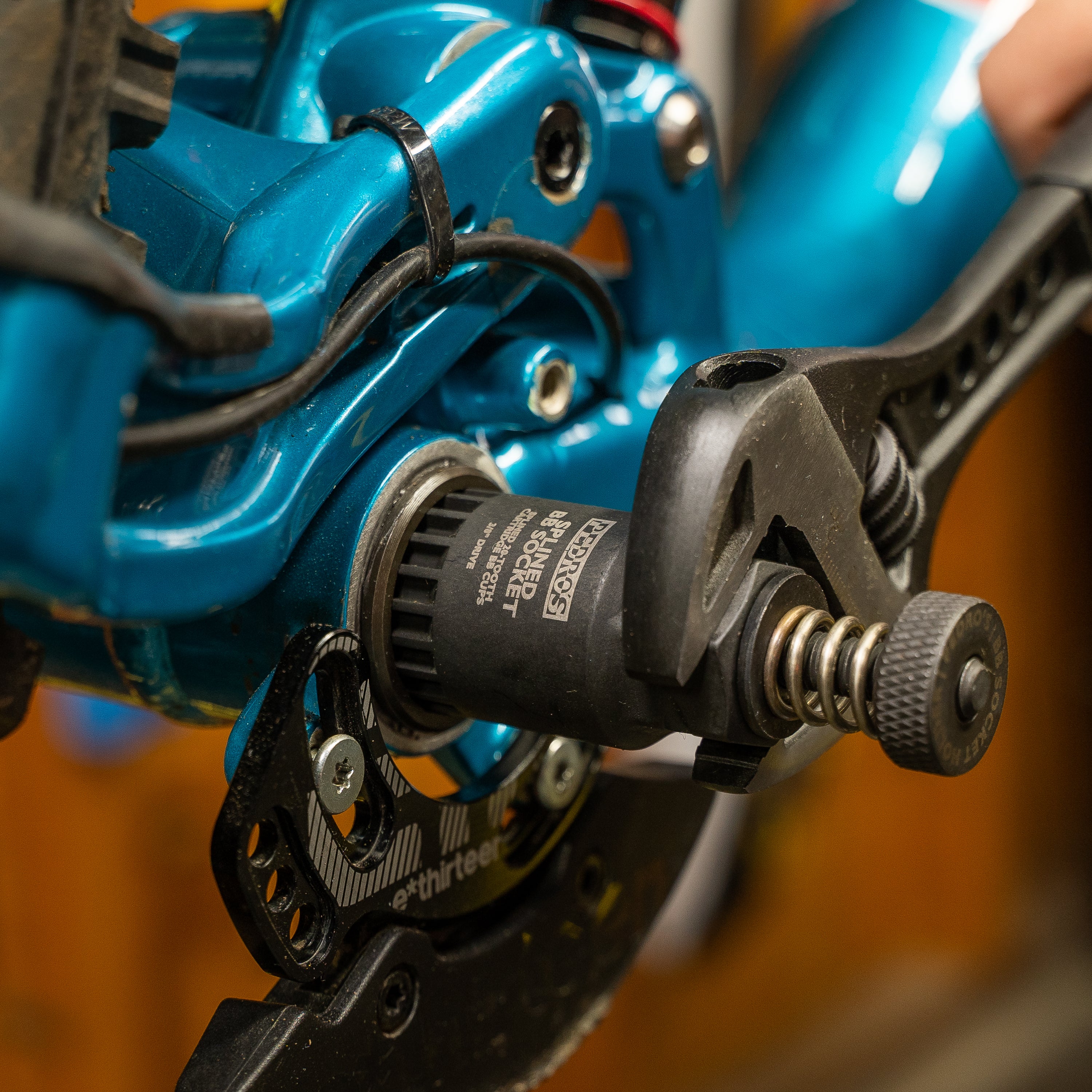 pedro-s-bb-socket-holder-ii-splined-socket-securing-tool-for-bottom-brackets image 2