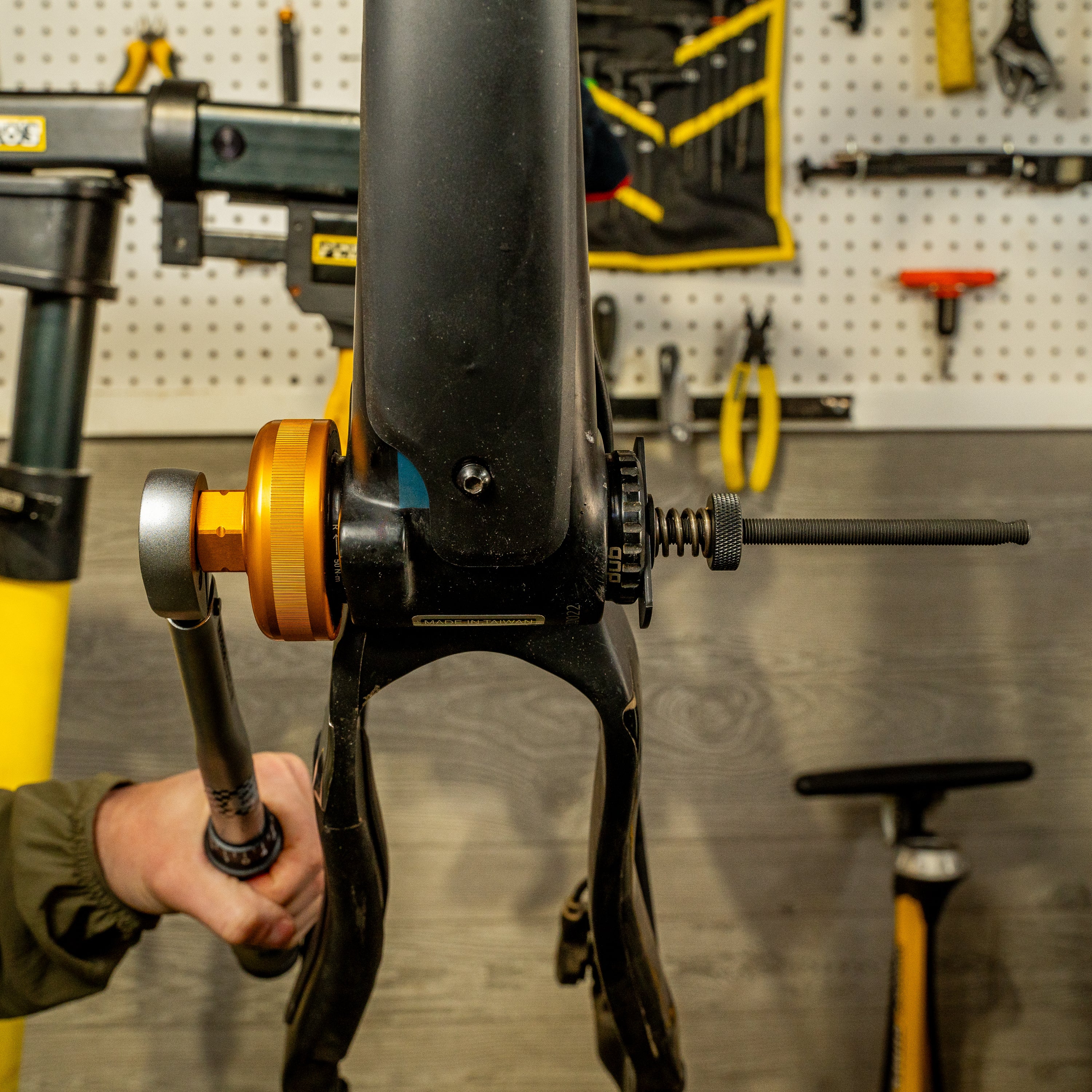 pedro-s-pro-bb-socket-holder-slip-free-bottom-bracket-tool-helper image 2