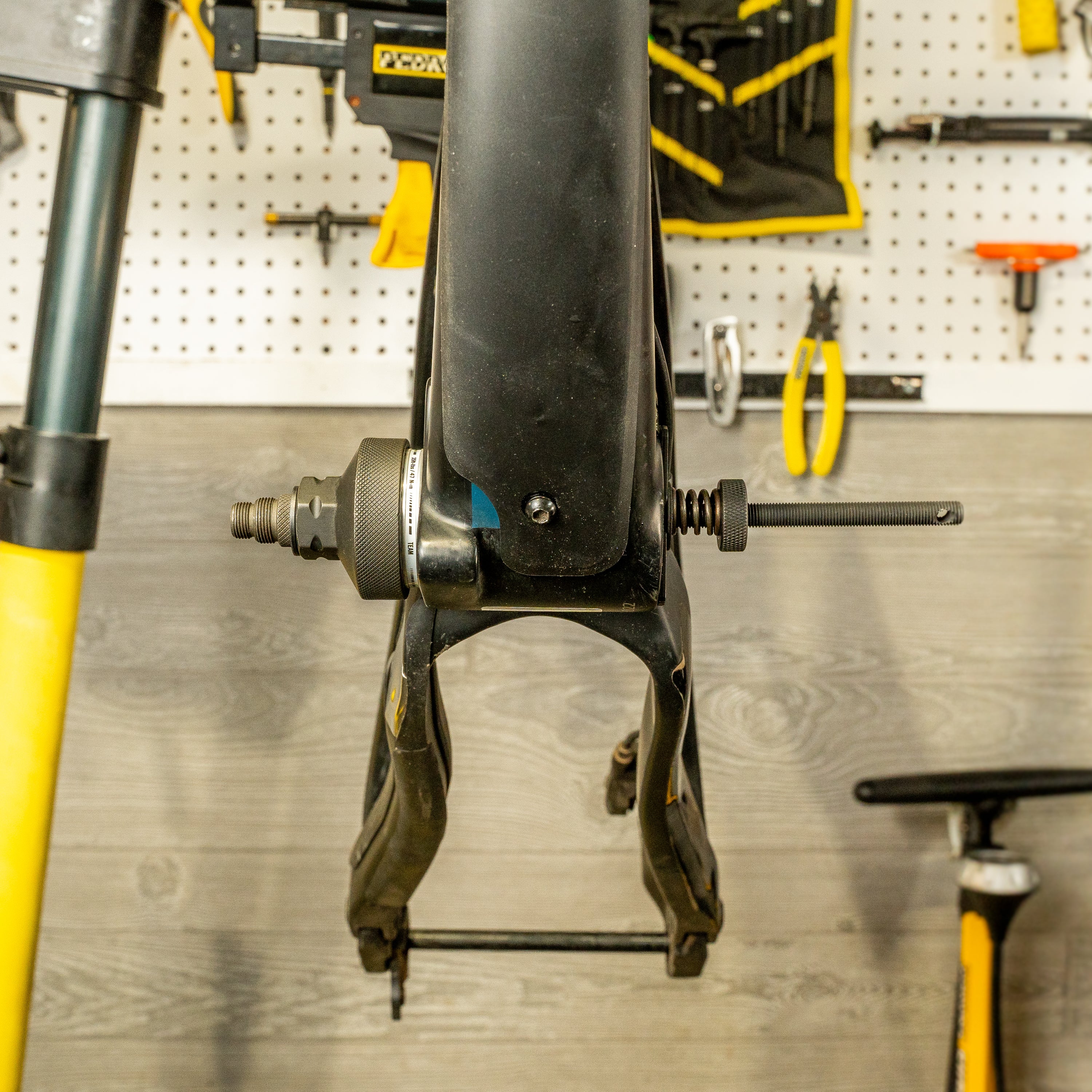 pedro-s-pro-bb-socket-holder-slip-free-bottom-bracket-tool-helper image 5