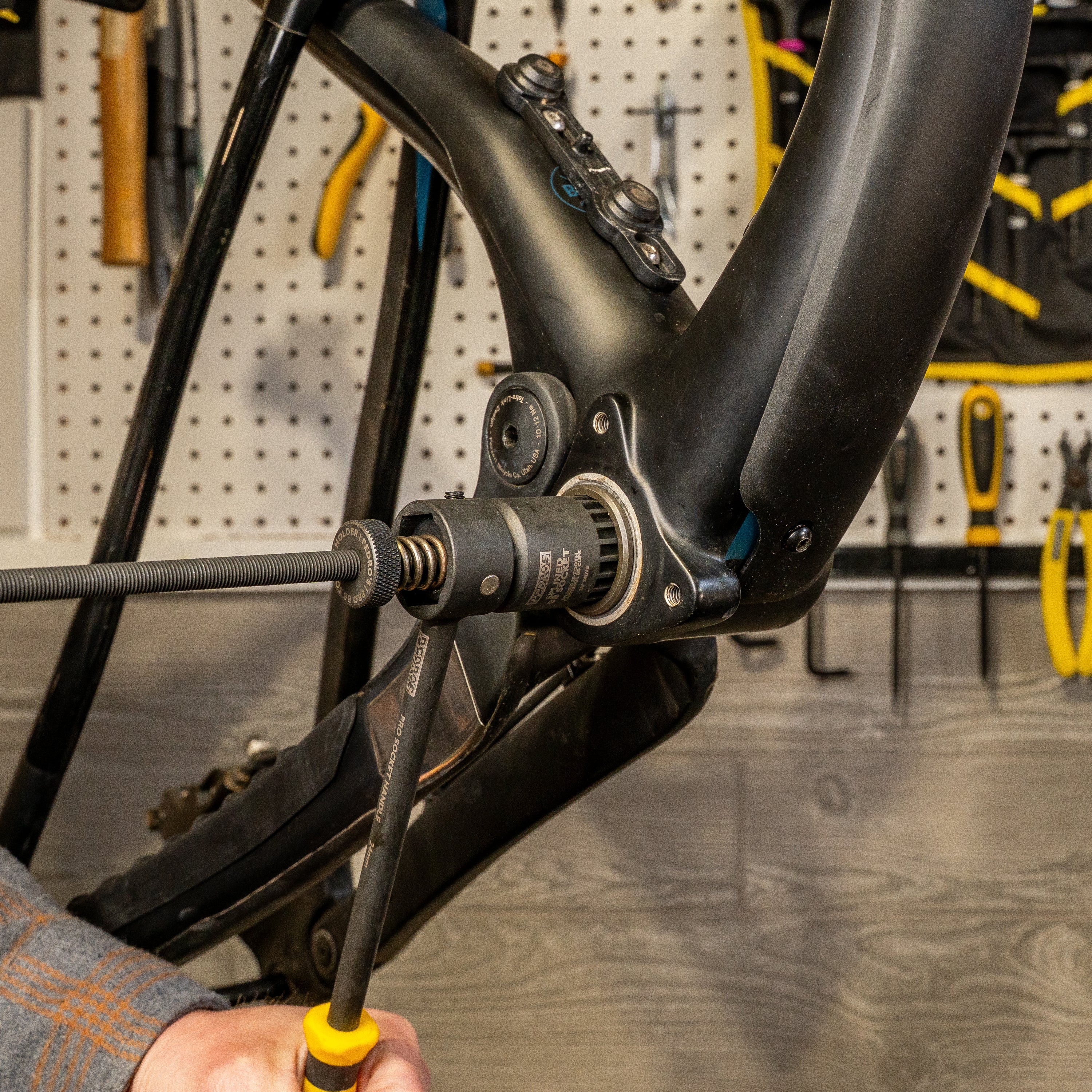 pedro-s-pro-bb-socket-holder-slip-free-bottom-bracket-tool-helper image 7