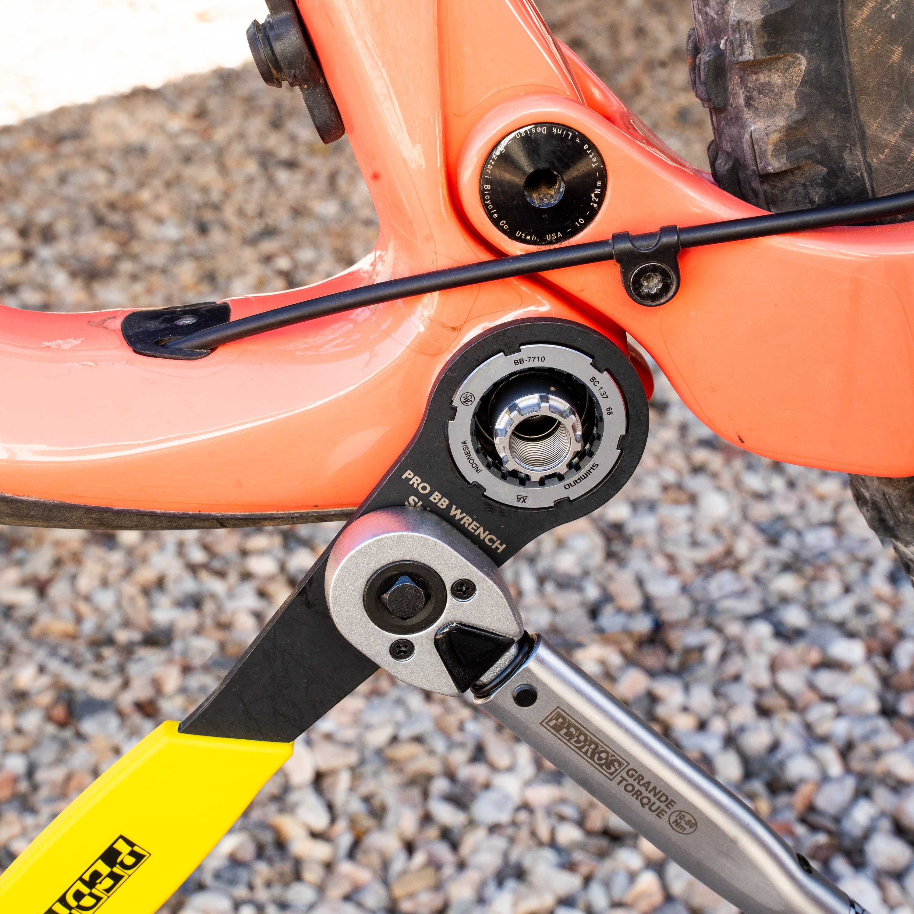 pedro-s-pro-bb-wrench-shim-6x44-flat-wrench-for-shimano-6-notch-bottom-brackets image 5