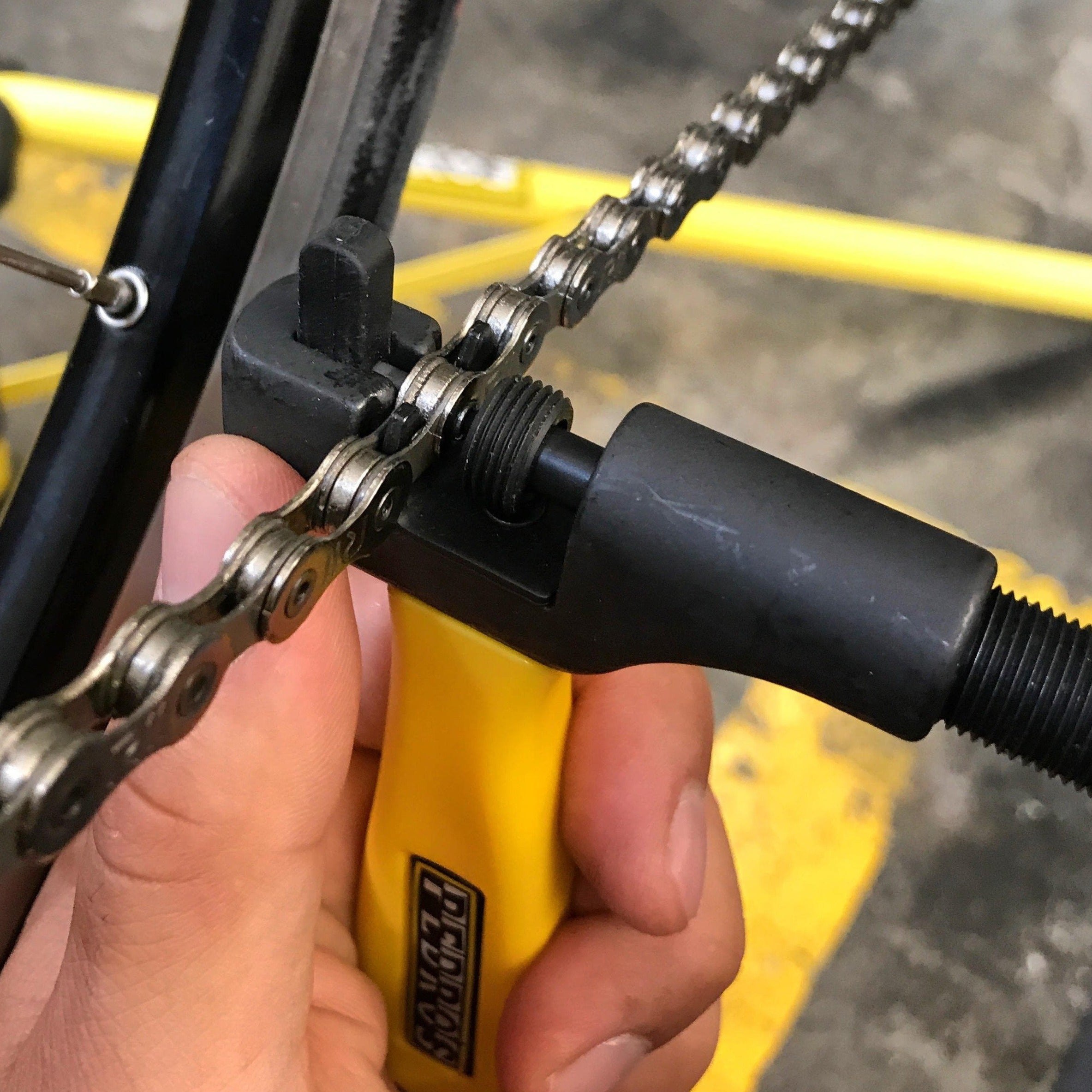 pedro-s-pro-chain-tool-3-2-screw-type-chain-breaker-with-patented-rpg image 3