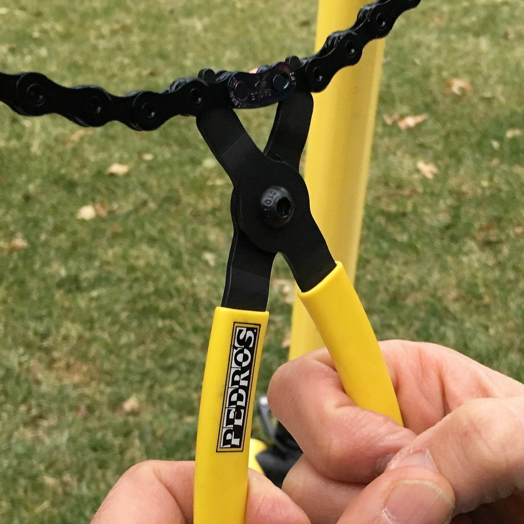 pedro-s-quick-link-pliers-6-13-speed-chain-master-link-tool image 2
