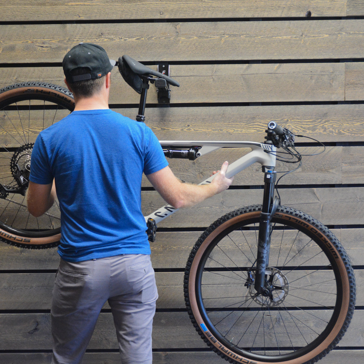 feedback-sports-velo-wall-post-foldable-bike-storage-hook image 5